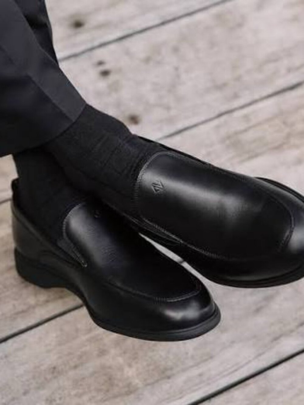 Amberjack "The Loafer" Obsidian 10.5 NWT